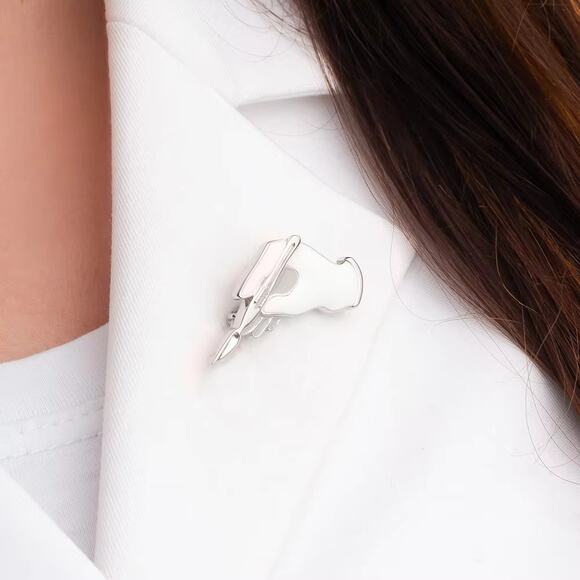 Surgeon Medical Doctor Pins 208-9-4 - Picture 4 of 4